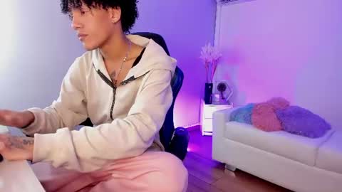 Snapshot of noahbull19 chatting on 06-11-26, 02:33 noahbull19 online show from 06-11-26, 02:33