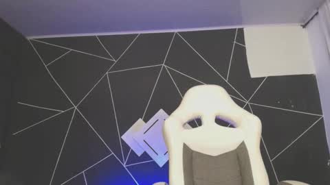 noahlafforet online show from 10-03-25, 04:59