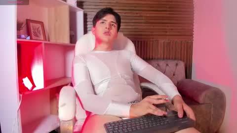 Snapshot of noahwolff_ chatting on 02-01-26, 04:44 Noah online show from 02-01-26, 04:44