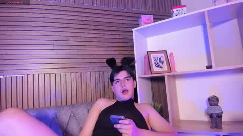 Snapshot of noahwolff_ chatting on 02-11-26, 05:34 Noah online show from 02-11-26, 05:34