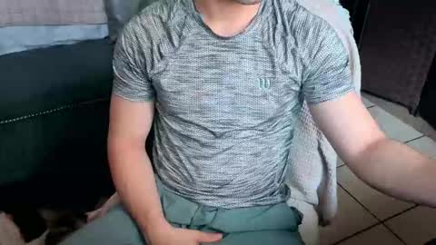 Snapshot of nobudget06 chatting on 10-19-25, 05:24 nobudget06 online show from 10-19-25, 05:24