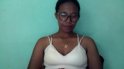 Snapshot of noellah chatting on 03-08-25, 04:06 noellah online show from 03-08-25, 04:06