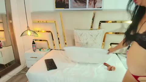 NOELLE online show from 04-17-26, 04:43