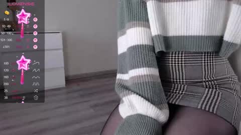 Snapshot of noelleneptune chatting on 09-20-25, 10:38 noelleneptune online show from 09-20-25, 10:38