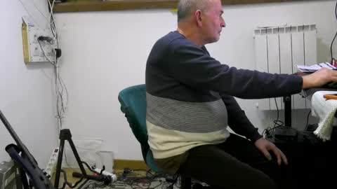 Snapshot of nograd01 chatting on 03-10-25, 12:18 nograd01 online show from 03-10-25, 12:18