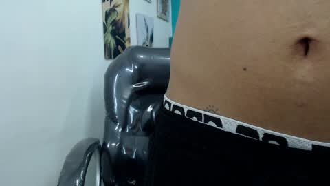 Snapshot of noha_scott chatting on 12-24-24, 02:43 Noha Scott online show from 12-24-24, 02:43