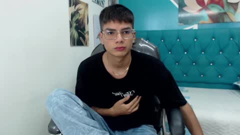 Snapshot of noha_scott chatting on 12-29-24, 11:08 Noha Scott online show from 12-29-24, 11:08