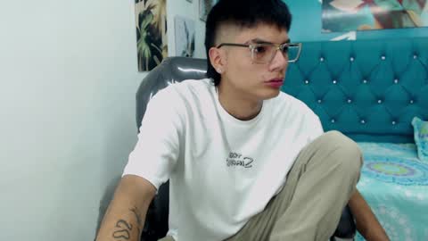 Snapshot of noha_scott chatting on 01-18-25, 11:00 Noha Scott online show from 01-18-25, 11:00