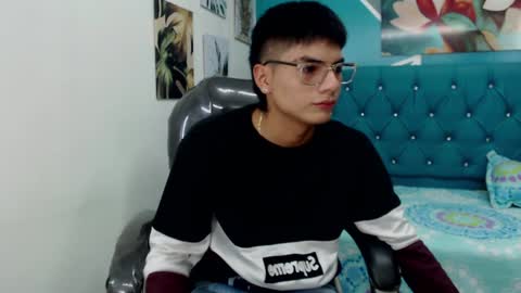 Snapshot of noha_scott chatting on 01-22-25, 10:48 Noha Scott online show from 01-22-25, 10:48