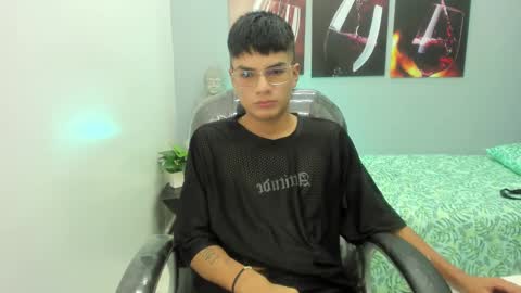 Snapshot of noha_scott chatting on 02-22-25, 10:52 Noha Scott online show from 02-22-25, 10:52