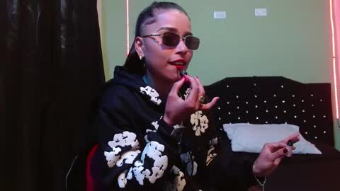 Noha Thomson online show from 10-04-25, 08:18