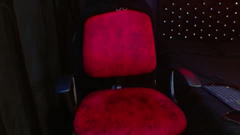 Noha Thomson online show from 11-25-25, 05:18