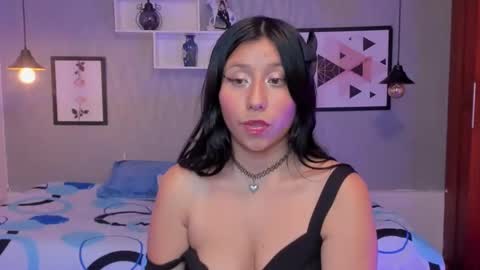 Snapshot of nohemi_louse chatting on 02-18-25, 12:26 Nohemi online show from 02-18-25, 12:26