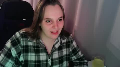 noir_ember_ online show from 10-22-25, 12:49