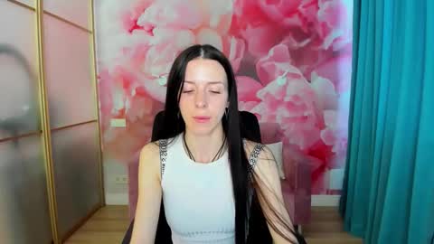 NoirDiva online show from 05-19-26, 05:58