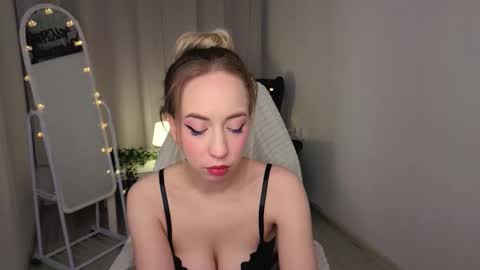 Snapshot of noirnymphh chatting on 02-16-26, 10:17 Isabelle online show from 02-16-26, 10:17