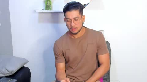 Snapshot of nolan_joness chatting on 05-08-26, 02:17 Im Nolan online show from 05-08-26, 02:17