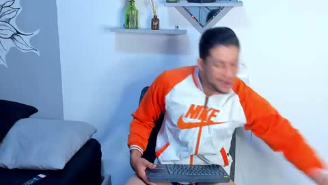 Snapshot of nolan_joness chatting on 05-23-26, 11:47 Im Nolan online show from 05-23-26, 11:47