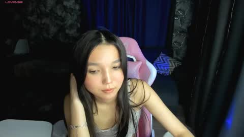 nomi online show from 04-18-26, 07:58