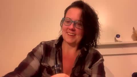 Snapshot of nonipsalldrip chatting on 05-18-26, 06:08 NoNipsAllDrip online show from 05-18-26, 06:08