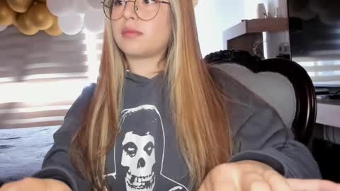 Snapshot of noorthernlightss chatting on 11-05-25, 07:03 Ara online show from 11-05-25, 07:03