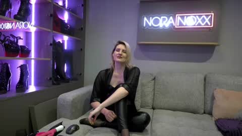 Snapshot of nora_noxx chatting on 06-16-26, 08:22 NoraNoxx online show from 06-16-26, 08:22