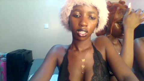 Snapshot of norababy20 chatting on 06-24-26, 09:19 Norababy20 online show from 06-24-26, 09:19