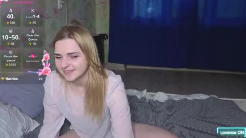 Snapshot of noradunn chatting on 05-30-26, 11:07 Elina online show from 05-30-26, 11:07