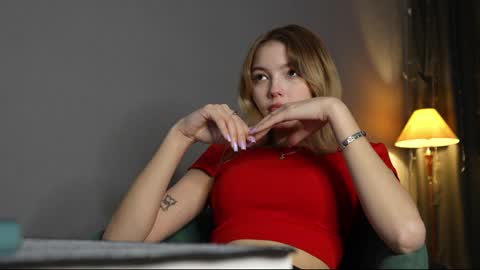 Snapshot of norakiso chatting on 02-04-25, 04:29 Eva online show from 02-04-25, 04:29