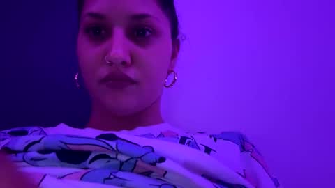 NoraKiss1 online show from 05-06-26, 09:42
