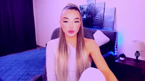 Snapshot of norasun chatting on 11-09-25, 08:29 NoraSun online show from 11-09-25, 08:29