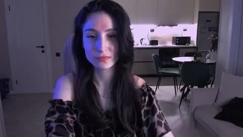 Snapshot of north_valkyrie chatting on 10-31-25, 08:21 Hazel online show from 10-31-25, 08:21