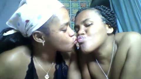 nosminah01 online show from 09-09-25, 07:13