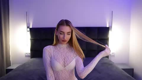 Snapshot of notelis chatting on 05-22-26, 04:12 Goldie online show from 05-22-26, 04:12