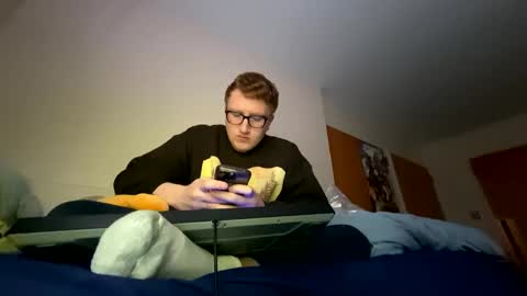 Snapshot of notthis2005 chatting on 02-11-25, 06:33 NotThis online show from 02-11-25, 06:33