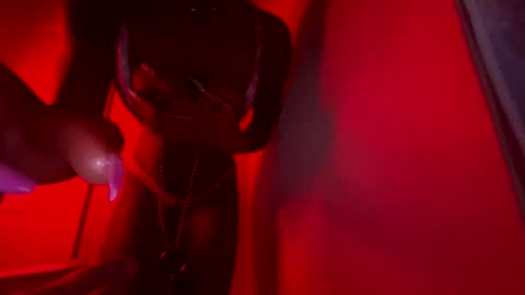 Snapshot of notyourkitty00 chatting on 10-21-25, 12:00 notyourkitty00 online show from 10-21-25, 12:00