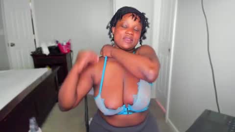 Snapshot of novacandy chatting on 06-29-26, 01:11 Nova online show from 06-29-26, 01:11
