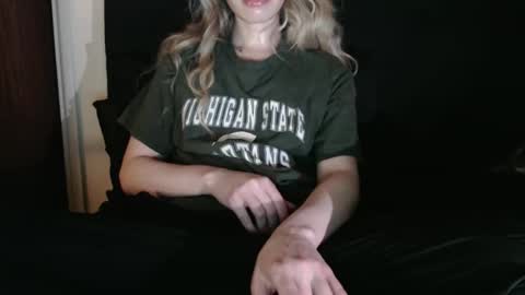 Olivia online show from 12-23-25, 07:28