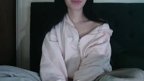 Olivia online show from 03-22-26, 01:03