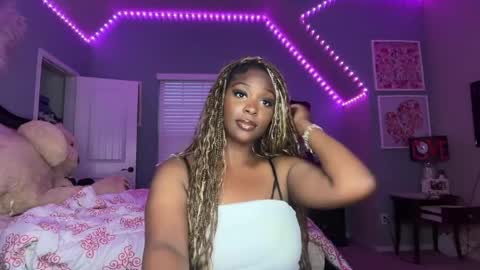 Snapshot of novaxcane chatting on 05-19-26, 01:11 Nova online show from 05-19-26, 01:11