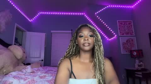 Snapshot of novaxcane chatting on 05-19-26, 01:56 Nova online show from 05-19-26, 01:56