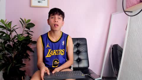 Snapshot of novaybrian chatting on 01-03-25, 11:44 NovayBrian online show from 01-03-25, 11:44