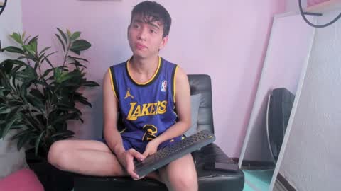 Snapshot of novaybrian chatting on 01-05-25, 03:34 NovayBrian online show from 01-05-25, 03:34