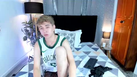 Snapshot of novaybrian chatting on 01-19-25, 04:54 NovayBrian online show from 01-19-25, 04:54