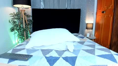 Snapshot of novaybrian chatting on 01-19-25, 07:57 NovayBrian online show from 01-19-25, 07:57