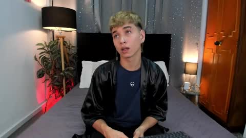 Snapshot of novaybrian chatting on 01-26-25, 03:59 NovayBrian online show from 01-26-25, 03:59