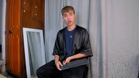 Snapshot of novaybrian chatting on 01-30-25, 04:37 NovayBrian online show from 01-30-25, 04:37