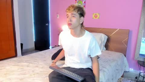 Snapshot of novaybrian chatting on 02-06-25, 04:42 NovayBrian online show from 02-06-25, 04:42