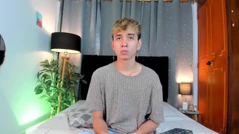 Snapshot of novaybrian chatting on 02-11-25, 04:33 NovayBrian online show from 02-11-25, 04:33