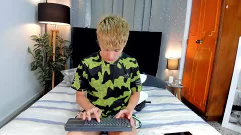 Snapshot of novaybrian chatting on 02-14-25, 06:45 NovayBrian online show from 02-14-25, 06:45